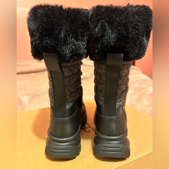 UGG Yose Tall Quilt - size 5 BRAND NEW - Picture 2 of 12